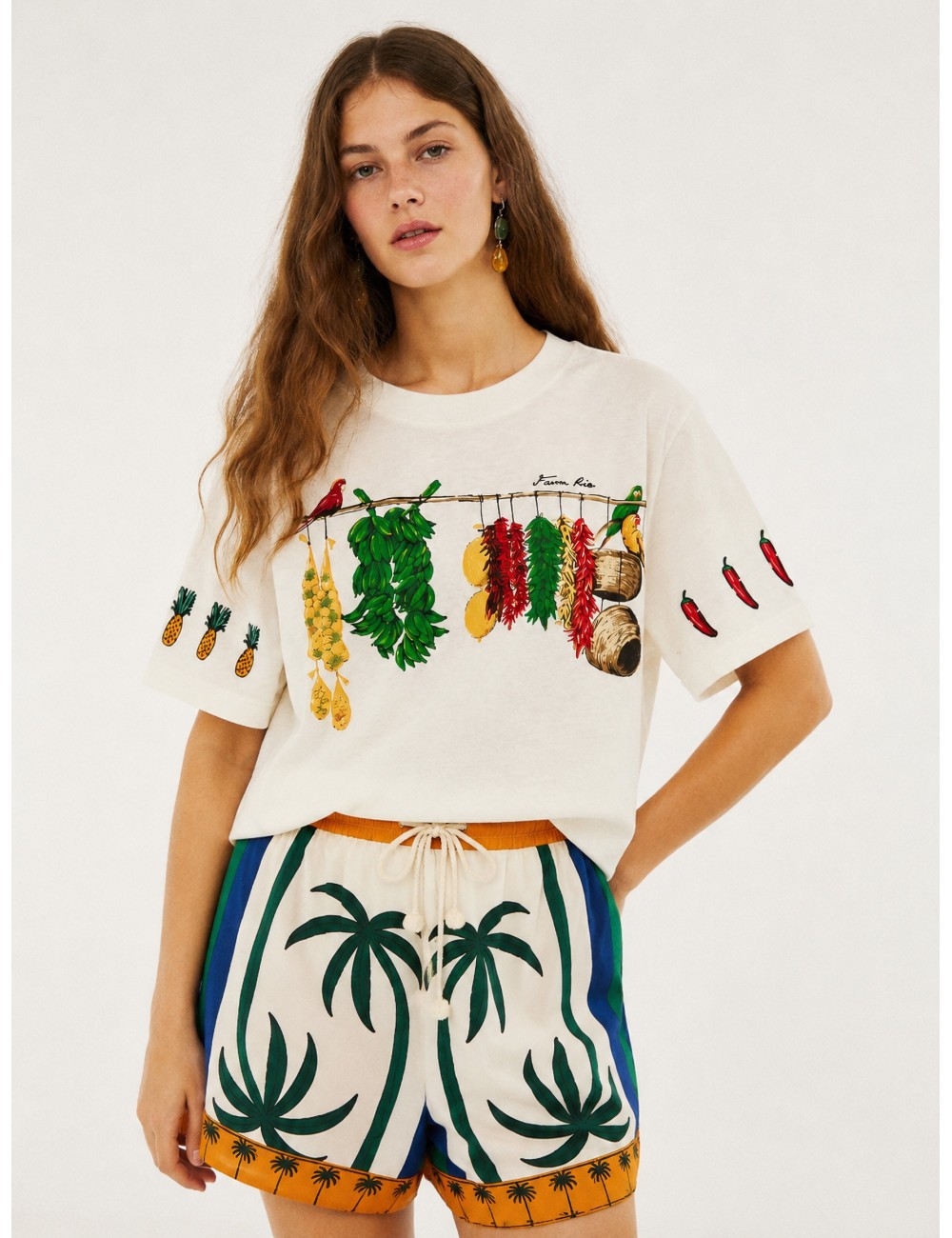 Camiseta off-white FARM RIO Brazilian Bodega con gráfico frontal con frutas