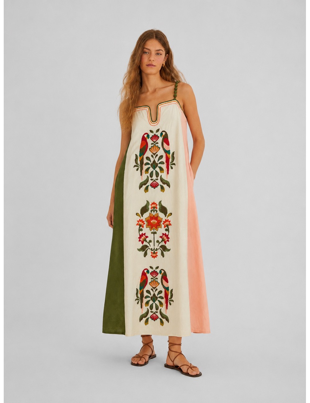 Vestido maxi multicolor FARM RIO Cross Stich Embroidery con panel bordado en contraste con laterales de color