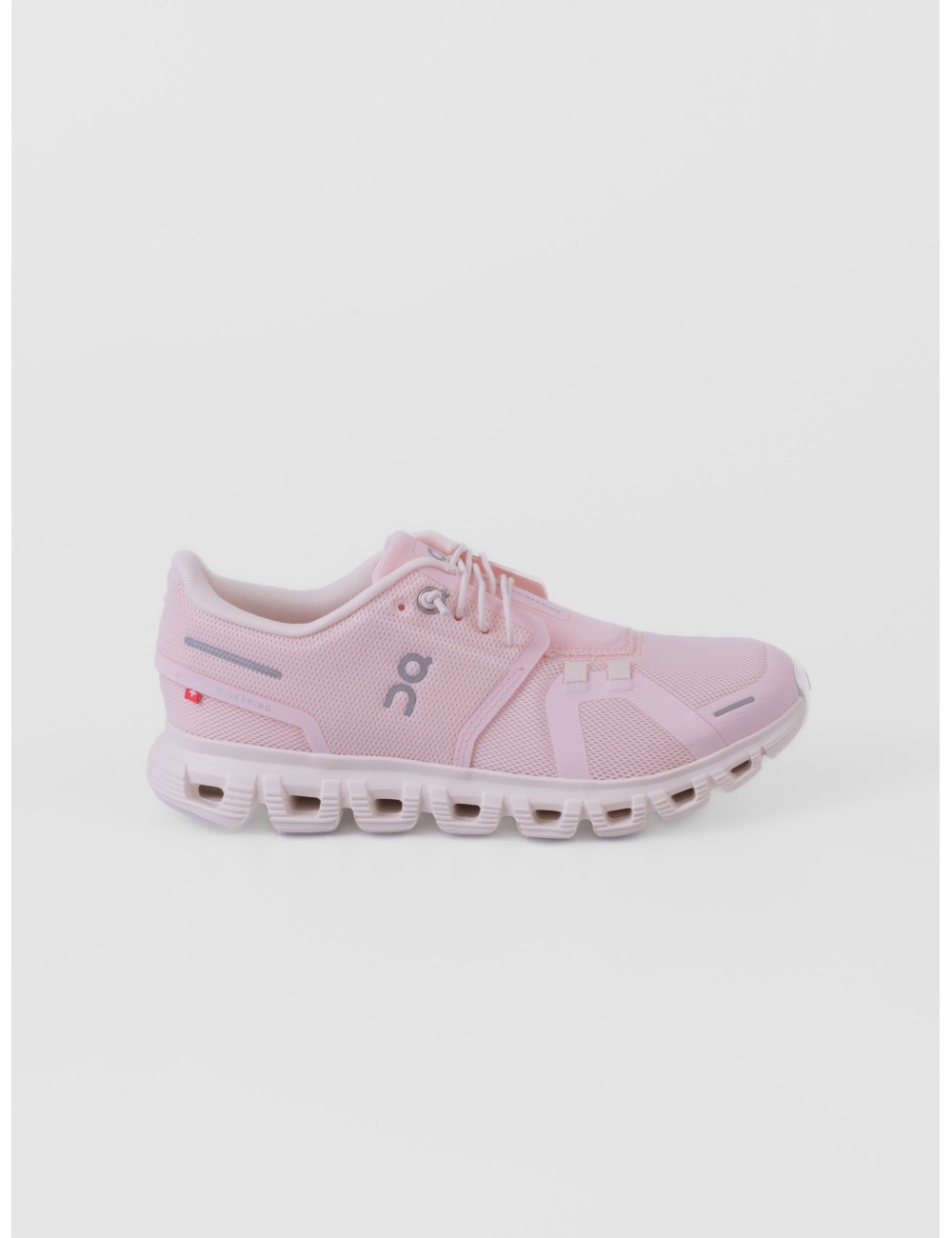 Zapatilla baja rosa claro ON RUNNING Cloud 6 con suela CloudTec visible
