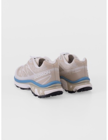 Zapatilla baja taupe SALOMON XT 6 Shadow con suela técnica con contraste azul