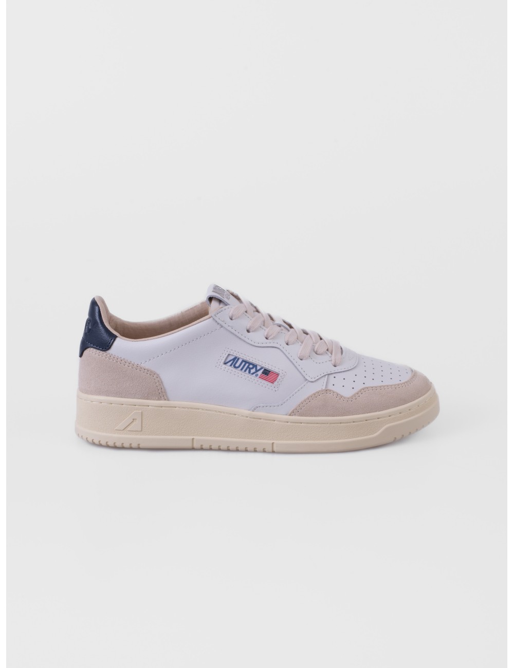 Zapatilla baja blanco roto AUTRY Medalist Low LS28 con talón en contraste azul marino