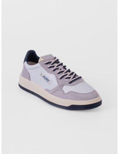 Zapatilla baja blanco roto AUTRY Medalist Low BW04 con paneles en contraste azul marino