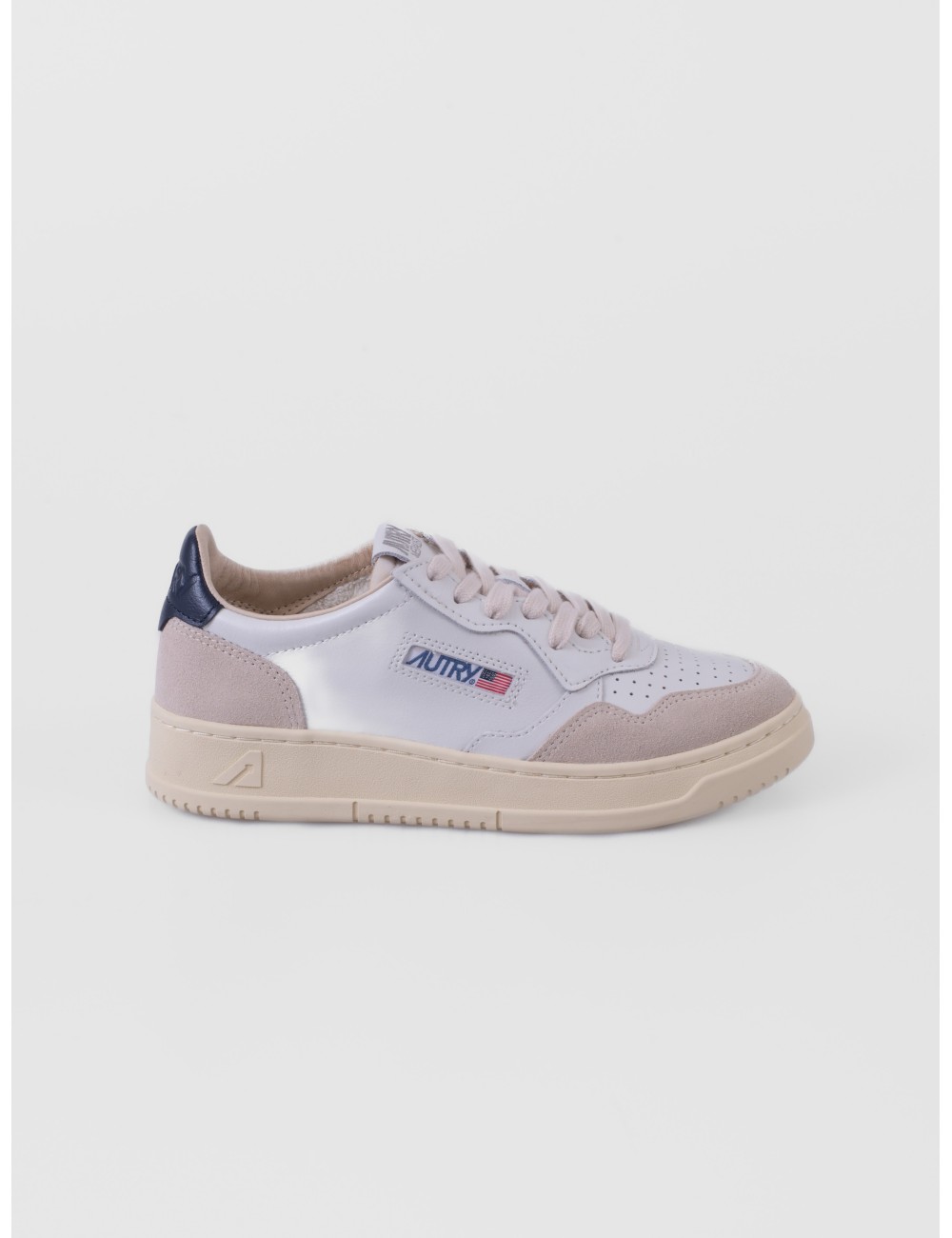 Zapatilla baja blanco roto AUTRY Medalist Low LS28 con talón en contraste azul marino