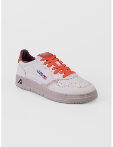 sneakers calabaza y arena Autry Medalist Low Man con puntera perforada y suela de goma vista lateral