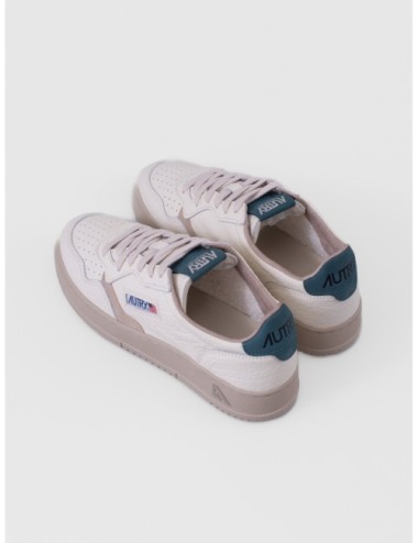 sneakers azul verdoso oscuro y gris Autry Medalist Low Man con puntera perforada y suela de goma detalle de suela