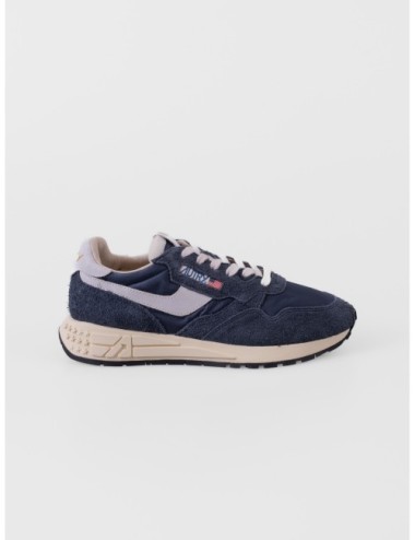sneakers blanco y gris Autry Reelwind Low Man con paneles runner y suela de agarre vista frontal
