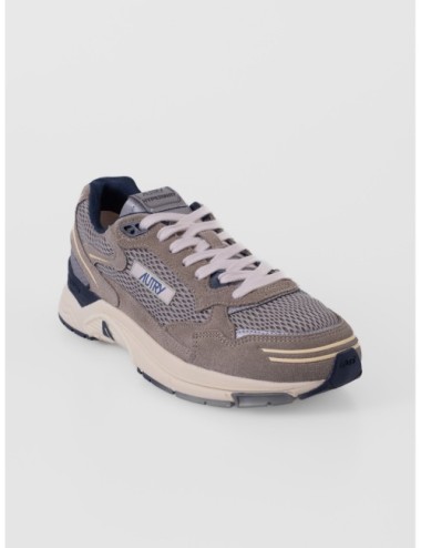 sneakers gris salvia y azul Autry Hyperway Low Man con malla ante y suela Action Cush vista lateral