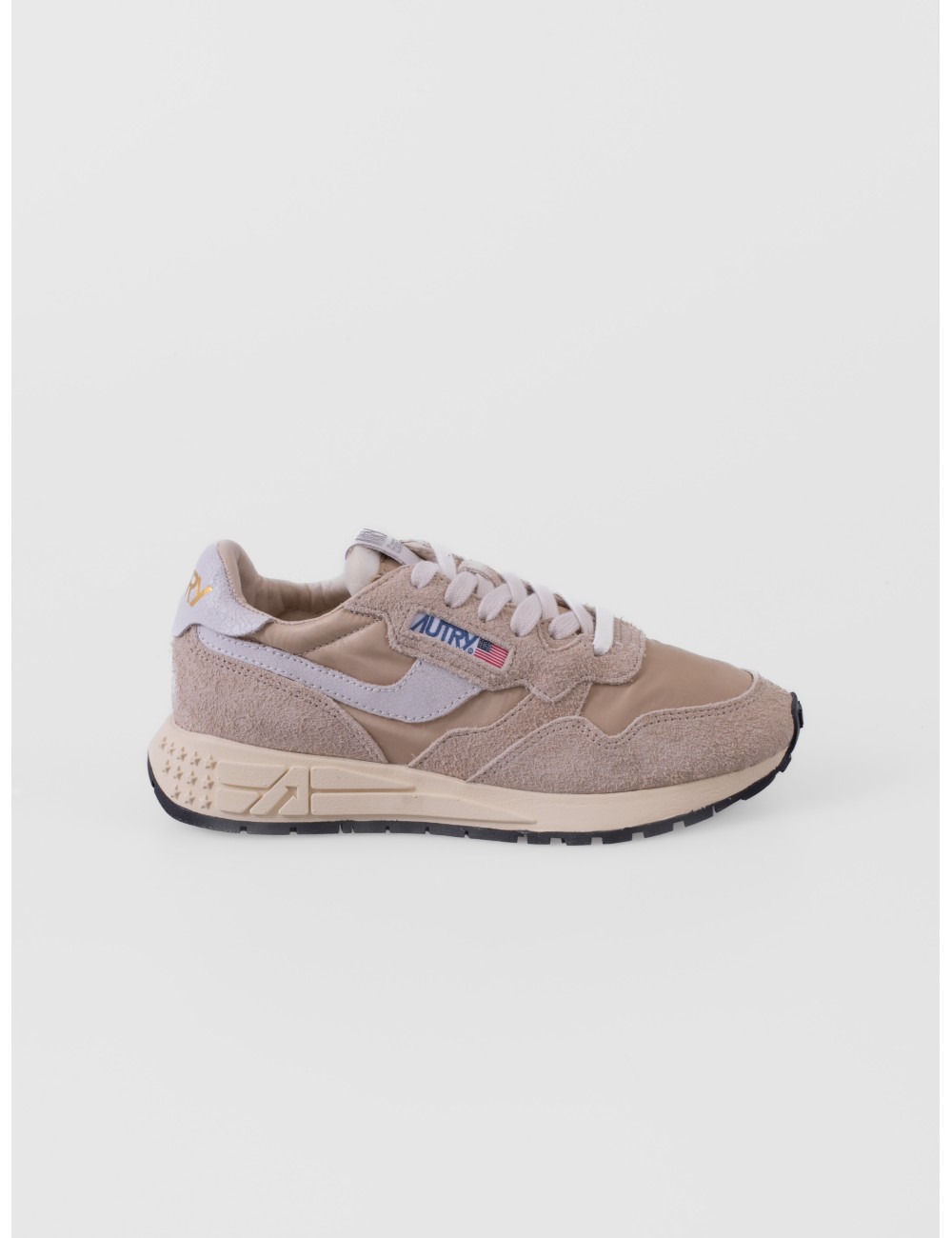 sneakers blanco Autry Reelwind Low WOM con paneles runner y suela de agarre vista frontal
