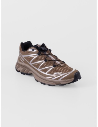 sneakers marrón coyote tostado y negro Salomon XT-6 con quickLACE y suela de tracción vista lateral
