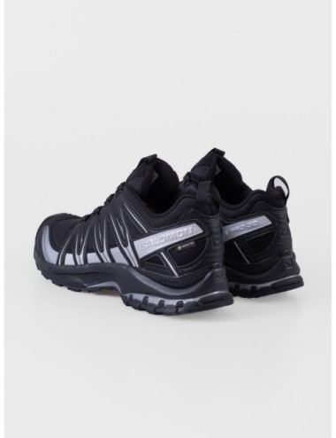 sneakers negro y plateado Salomon XA PRO 3D GTX con quickLACE y 3D Advanced Chassis detalle de suela