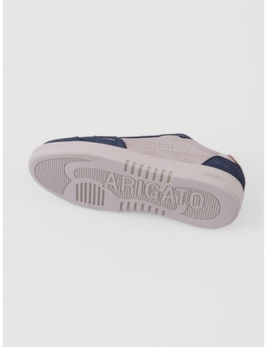 sneakers beige y azul Axel Arigato Dice Lo con paneles perforados y suela de goma detalle de cierre y paneles