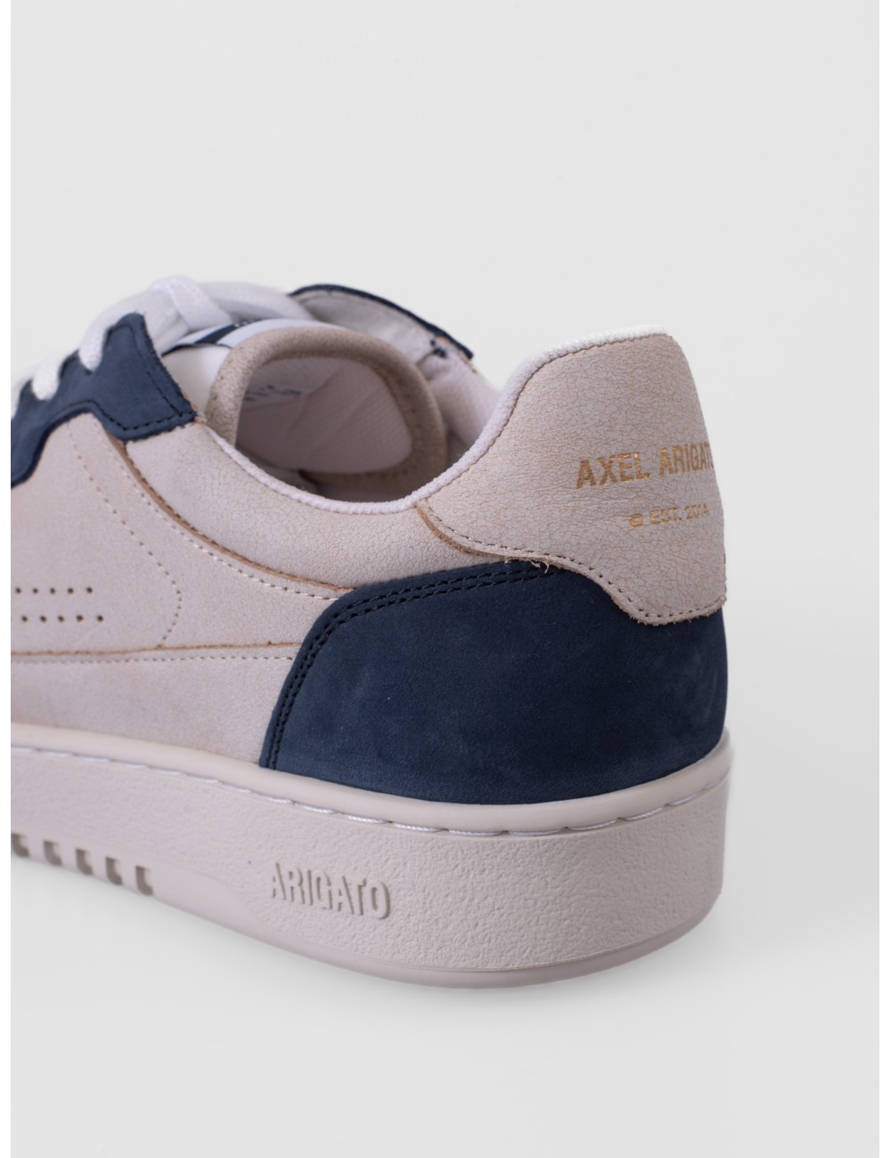 sneakers beige y azul Axel Arigato Dice Lo con paneles perforados y suela de goma vista frontal