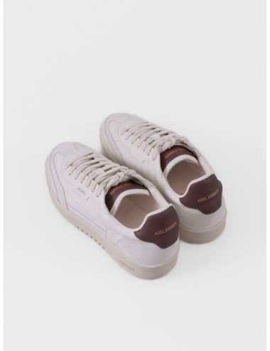 sneakers beige claro y marrón Axel Arigato Dice T-Toe con puntera en T y paneles contrastados detalle de suela