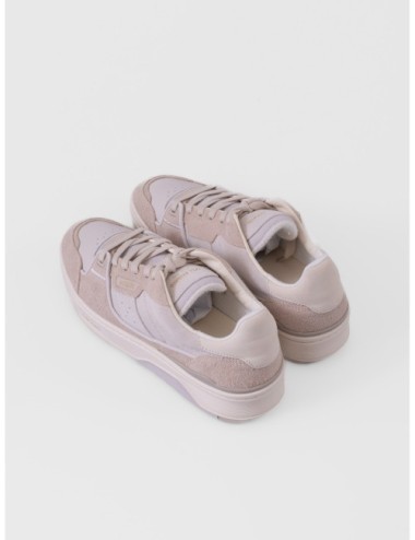 sneakers beige y topo claro Axel Arigato Clay de perfil bajo con paneles y suela gráfica detalle de suela