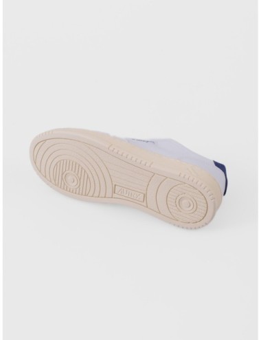 sneakers blanco y azul profundo Autry Medalist Low Man con puntera perforada y suela de goma detalle de cierre y paneles