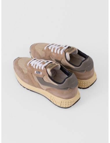 sneakers beige espuma y verde Autry Reelwind Low Man con paneles runner y suela de agarre detalle de suela
