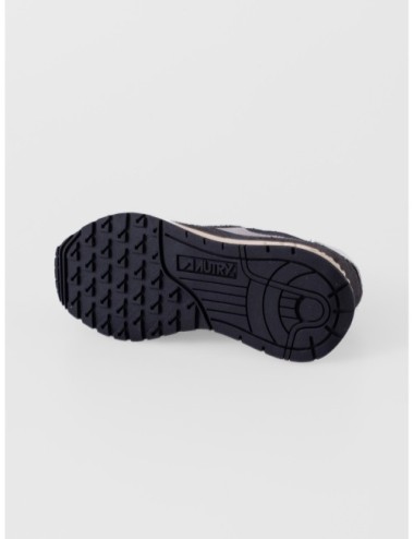 sneakers arena y azul Autry Hyperway Low Man con malla ante y suela Action Cush detalle de cierre y paneles
