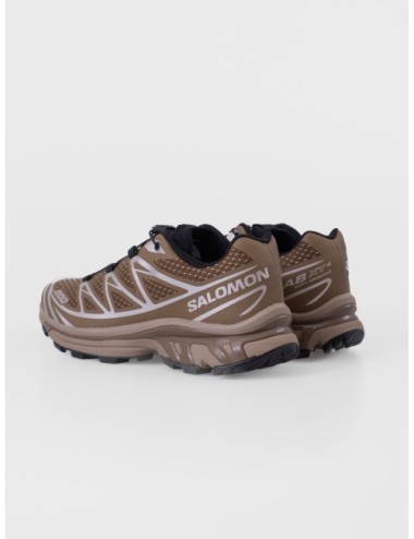 sneakers marrón coyote tostado y negro Salomon XT-6 con quickLACE y suela de tracción detalle de suela