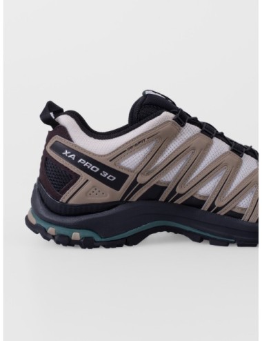 sneakers verde salvia vainilla y verde Salomon XA PRO 3D con quickLACE y 3D Advanced Chassis vista trasera