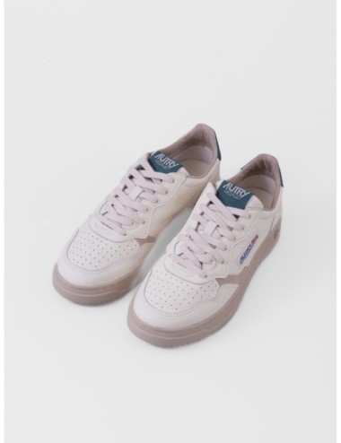 sneakers azul verdoso oscuro y gris Autry Medalist Low Man con puntera perforada y suela de goma vista tres cuartos