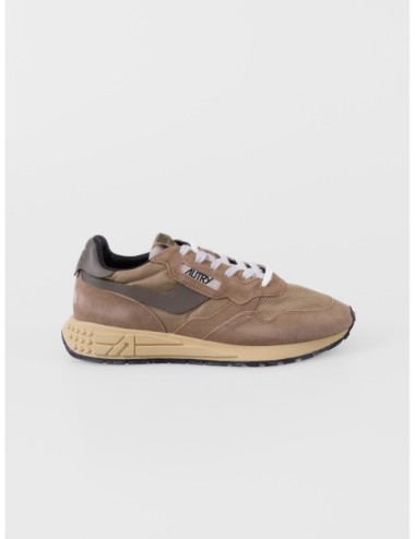 sneakers beige espuma y verde Autry Reelwind Low Man con paneles runner y suela de agarre vista frontal
