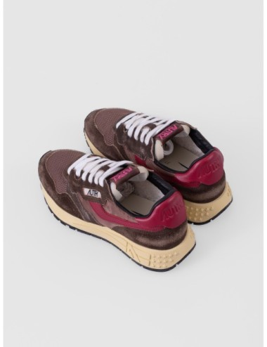 sneakers marrón café y beige Autry Reelwind Low WOM con paneles runner y suela de agarre detalle de suela