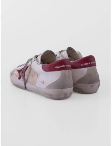 zapatillas Super Star Golden Goose beige y blanco vista posterior