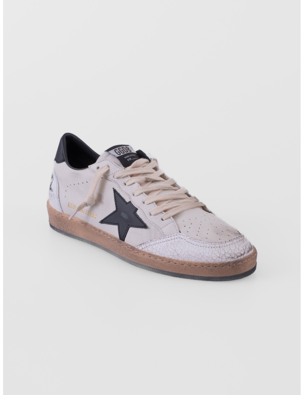 zapatillas Ball Star Golden Goose blanco y negro vista lateral exterior