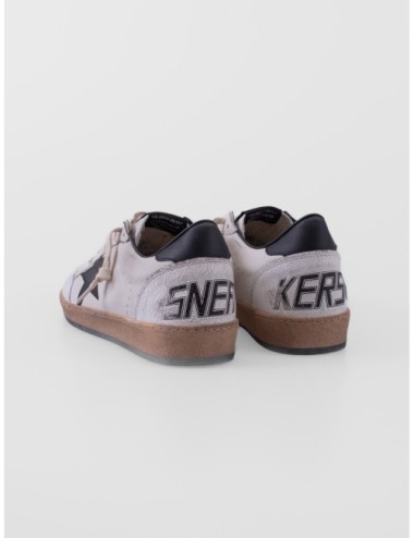 zapatillas Ball Star Golden Goose blanco y negro vista posterior