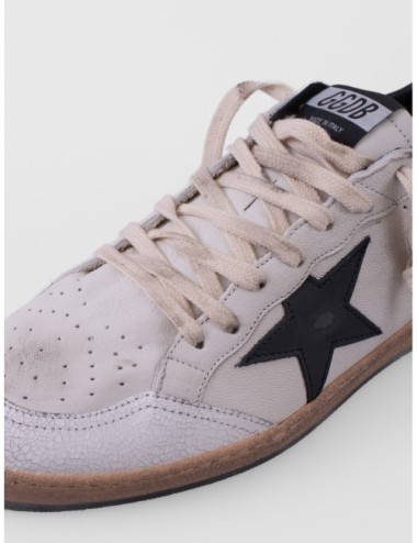 zapatillas Ball Star Golden Goose blanco y negro detalle de suela