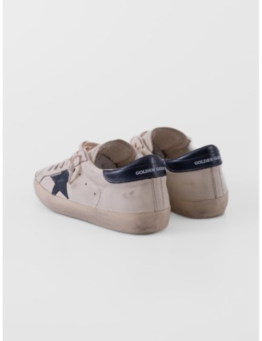 zapatillas Super Star Golden Goose beige y azul marino vista posterior