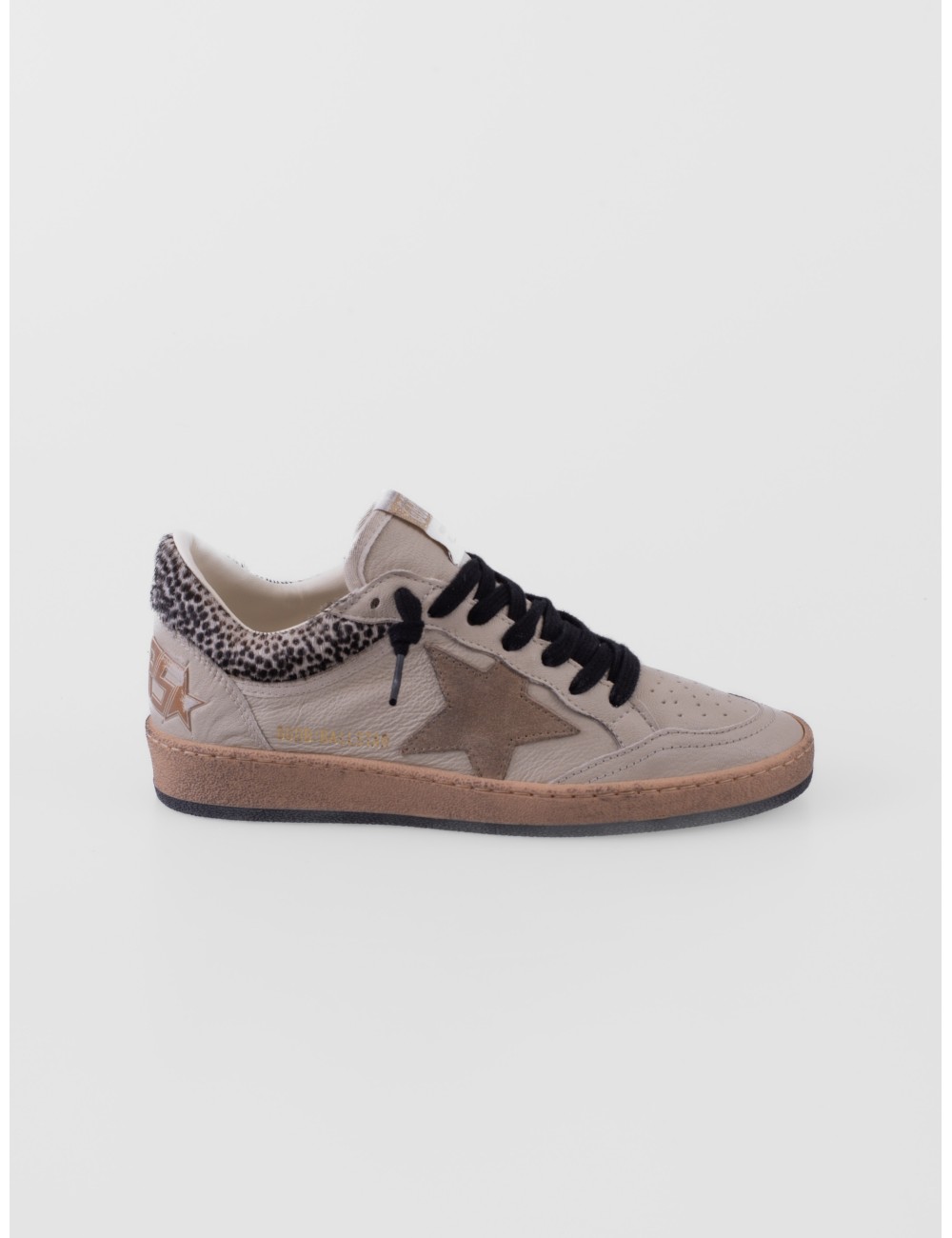 zapatillas Ball Star Golden Goose crema y negro vista lateral exterior