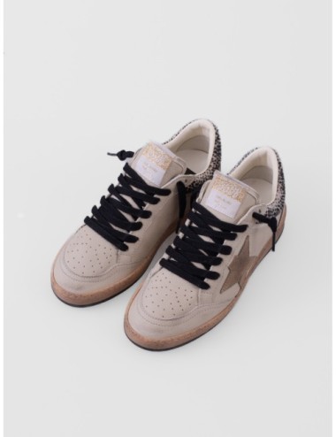 zapatillas Ball Star Golden Goose crema y negro vista frontal