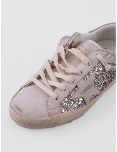 zapatillas Super Star Golden Goose blanco y platino detalle de suela