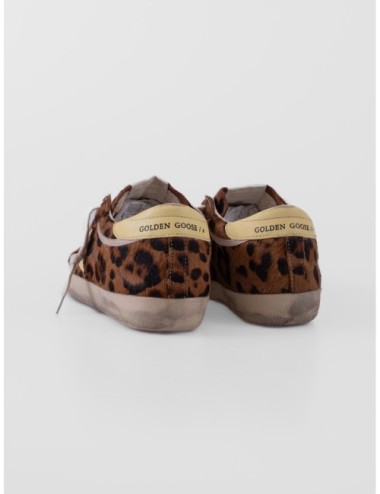 zapatillas Super Star Golden Goose leopardo y amarillo pálido vista posterior