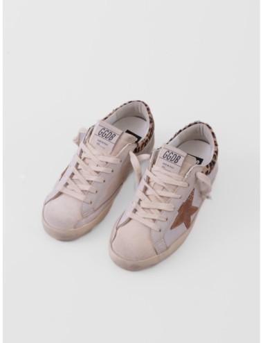 zapatillas Super Star Golden Goose blanco y beige vista frontal