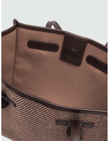 Bolso Marcella de Gianni Chiarini en marrón daino detalle del diseño
