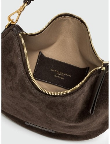 Bolso Cleo de Gianni Chiarini en moka detalle del diseño