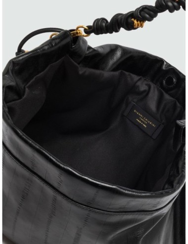 Bolso Morgana de Gianni Chiarini en negro detalle del diseño