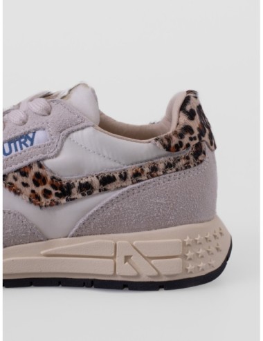 Sneakers Reelwind Low de Autry en blanco y leopardo