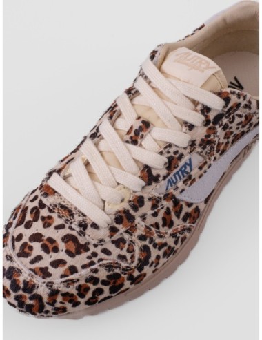 Sneakers Autry Windspin Low en leopardo y blanco