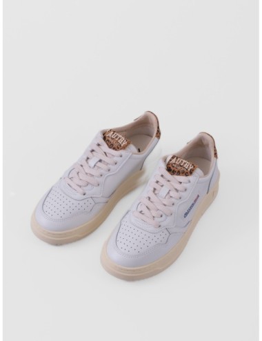 Sneakers Autry Medalist Low en blanco y estampado leopardo