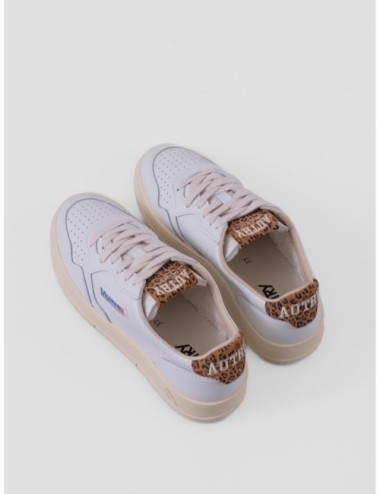 Sneakers Autry Medalist Low en blanco y estampado leopardo