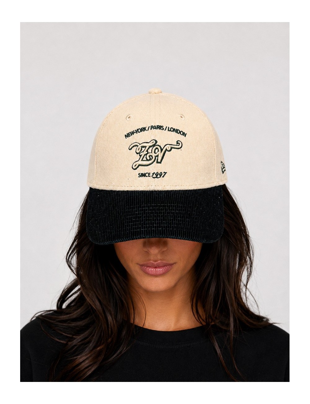 Gorra New Earzy Velvet Tennis Cap Zadig&Voltaire blanco roto y negro