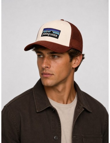 Gorra P-6 Logo Trucker Hat Patagonia blanco roto y rojo óxido