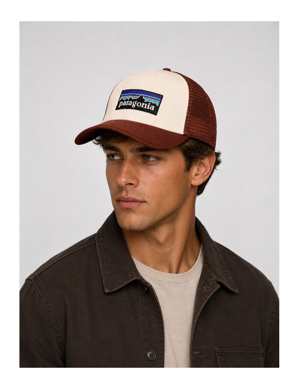 Gorra P-6 Logo Trucker Hat Patagonia blanco roto y rojo óxido