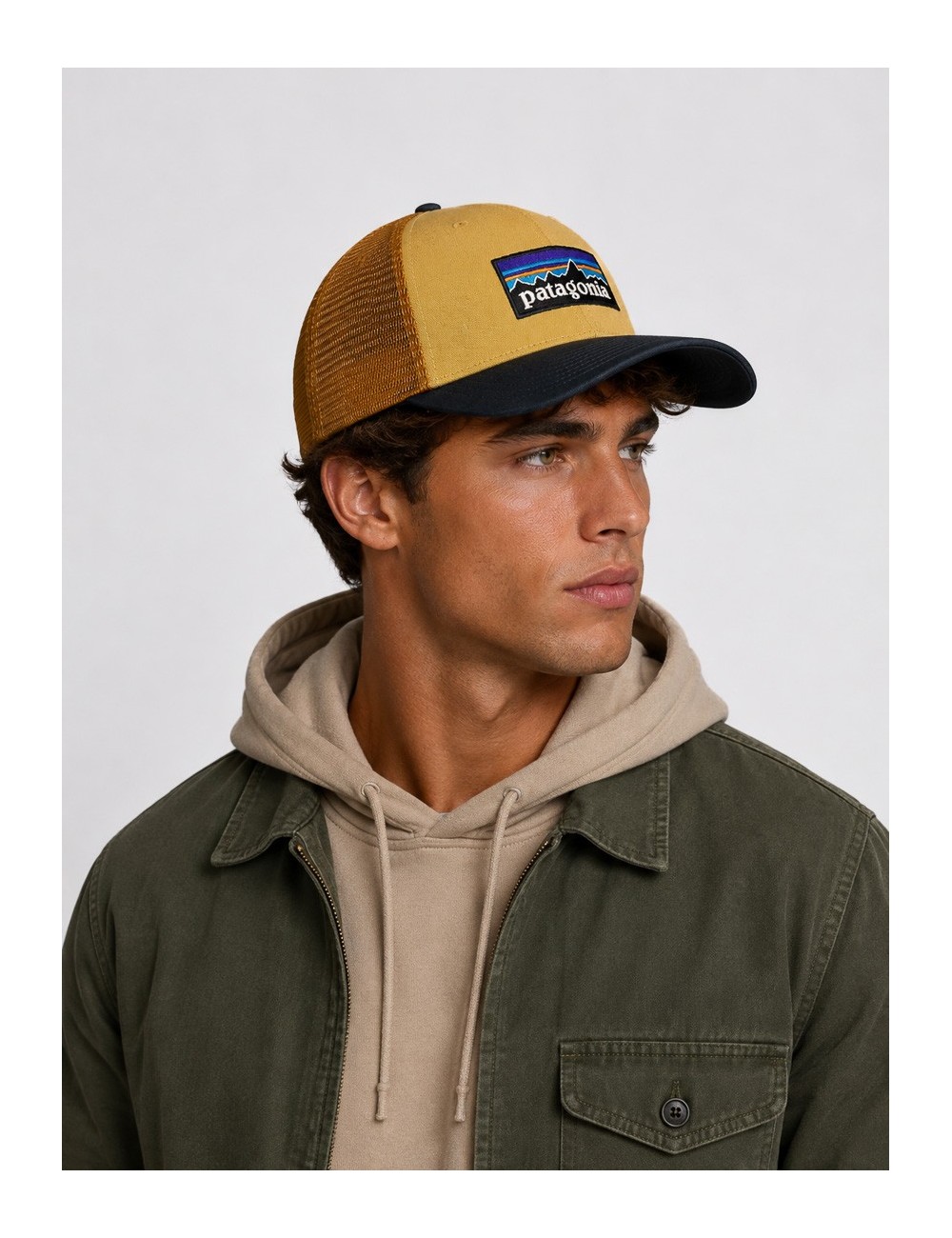 Gorra P-6 Logo Trucker Hat Patagonia beige tostado y azul marino y óxido