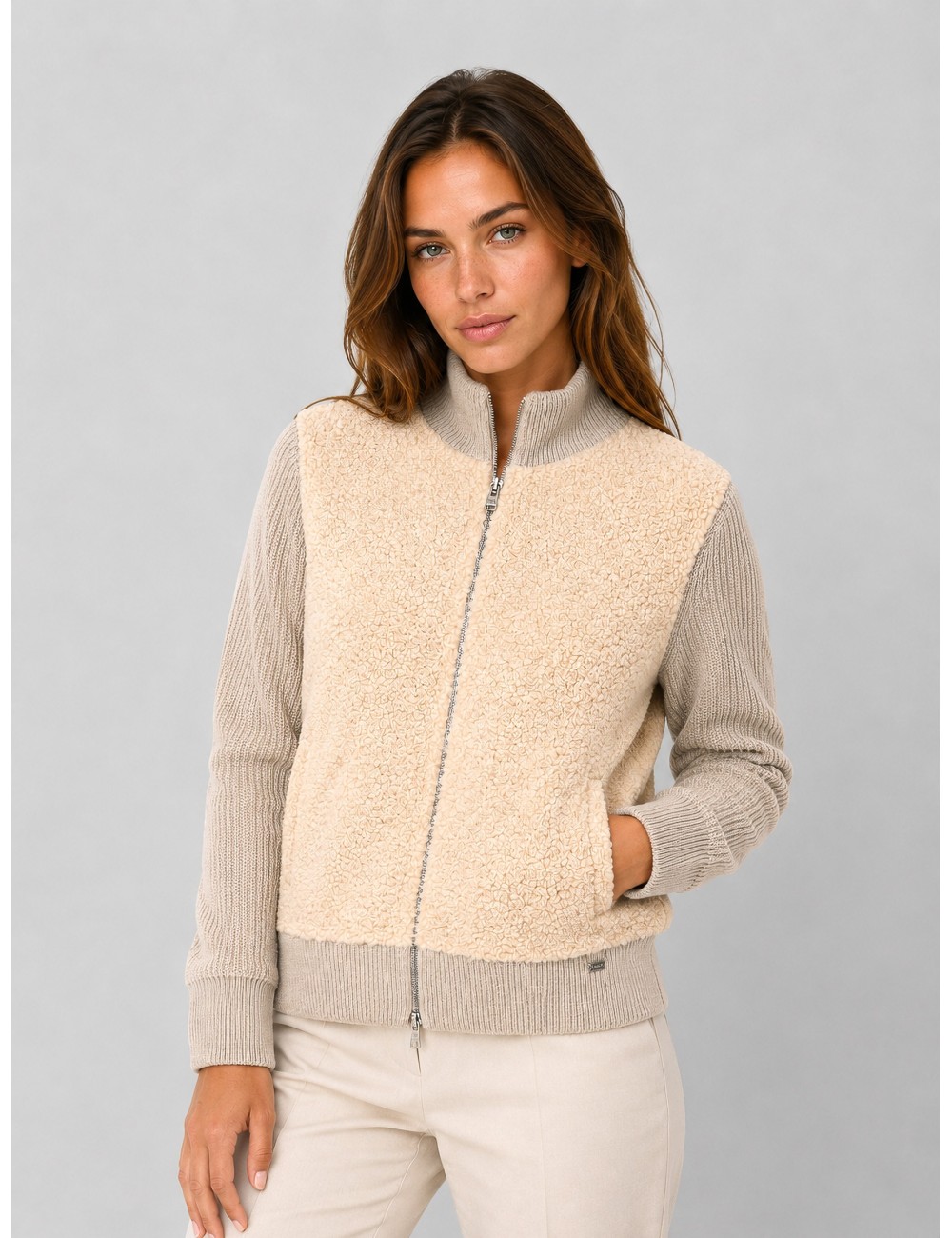 Cardigan Resort Herno beige claro con panel frontal bouclé