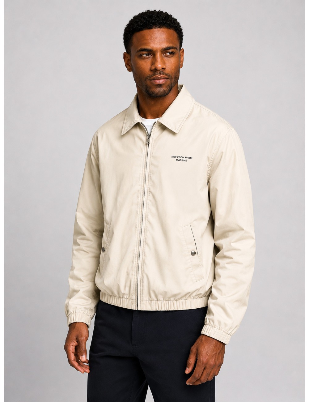 Chaqueta Slogan Nylon Jacket de Drôle de Monsieur en beige claro