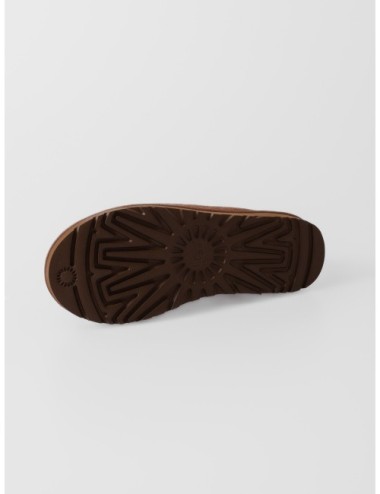 Zuecos Tasman II UGG en color castaño